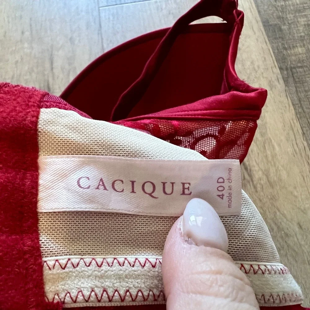 Cacique Red Lace Trim Underwire Bra 40D Smooth Padded Adjustable Straps 6956